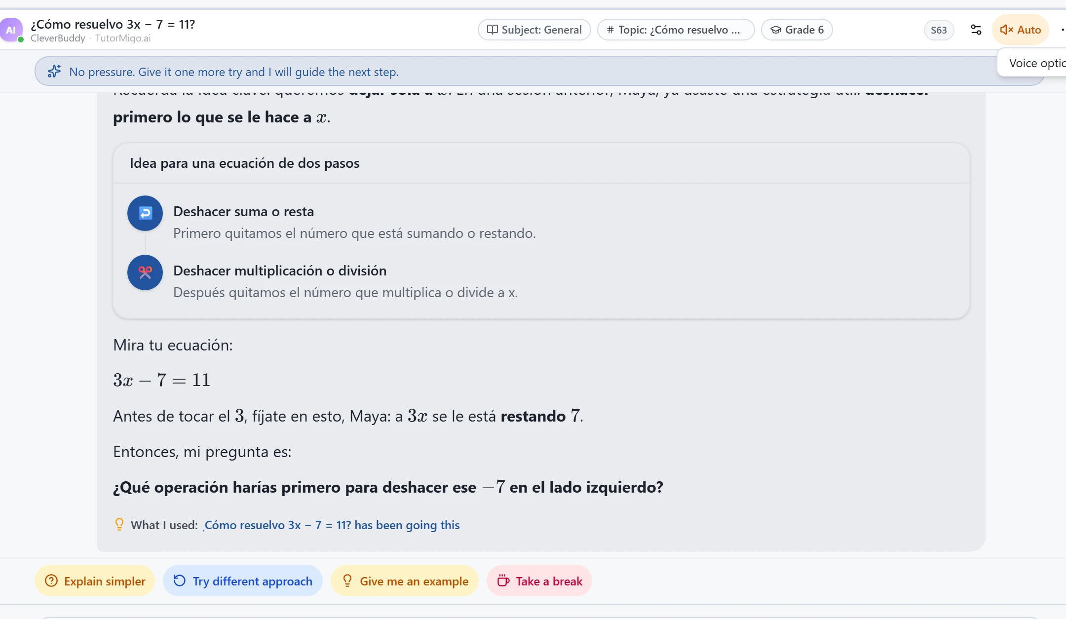 Tutor solving 3x − 7 = 11 in Spanish